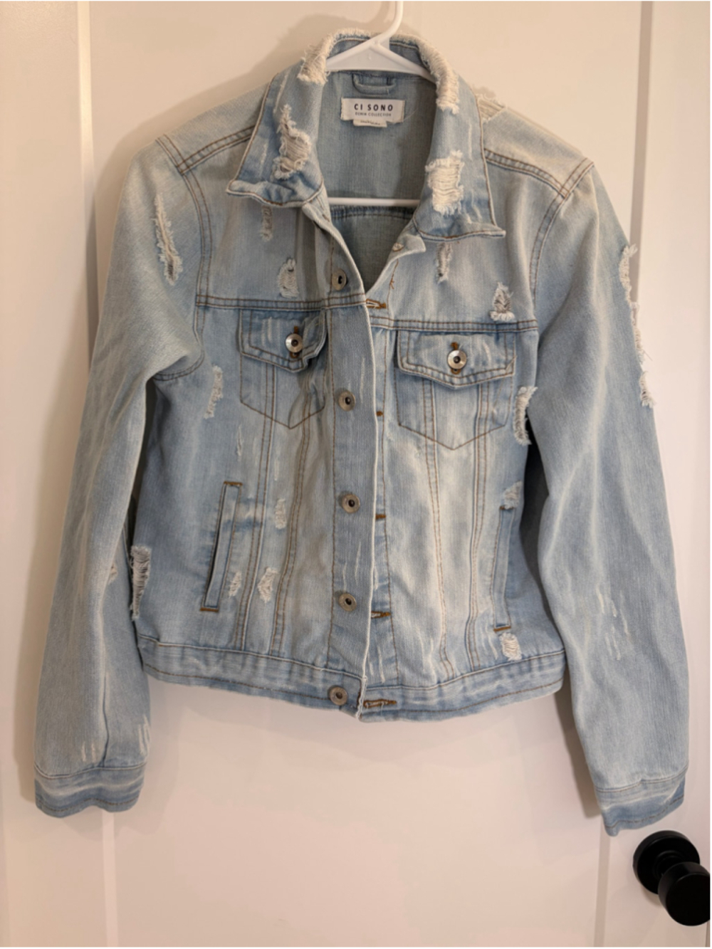 Ci Sono Distressed Light Wash Denim Jacket - Size Medium - EUC